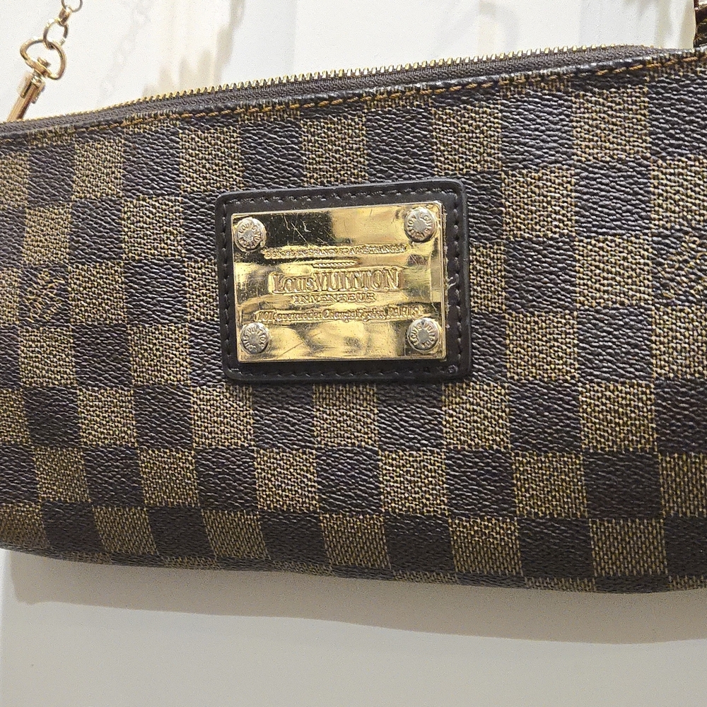 Crossbody Pochette Wristlet (READ DESCRIPTION) - Picture 3 of 8